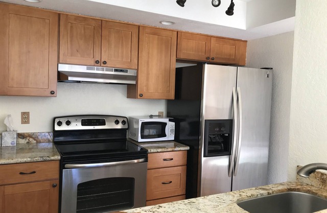 1 Bed / 1 Bath Condo with Private Deck