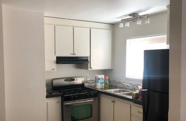 1 Bed 1 Bath in side by side Duplex