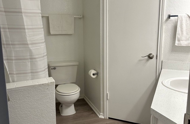 1 bed 1 bath. Lake and pool access. Comfortable, quiet, study and relax suite.