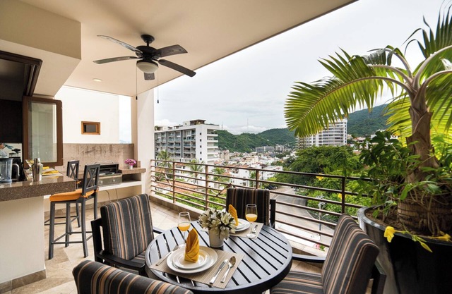 R308 1 Bett 1 Bad Mountain View Suite
