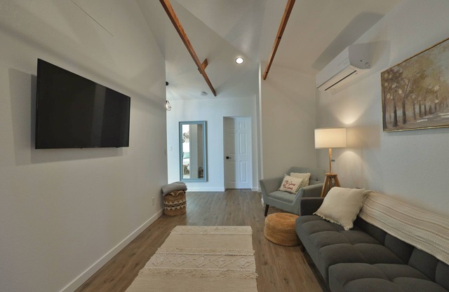 1 Bed/1 Bath Yuba's Parkview ADU