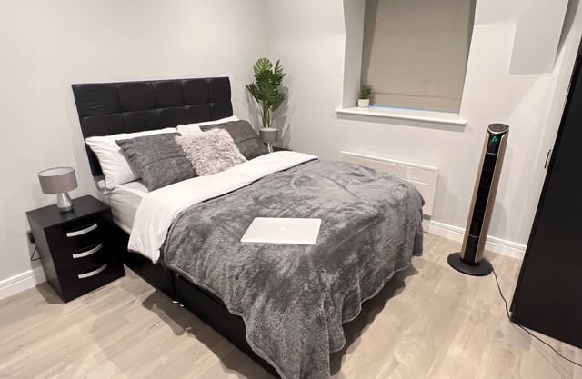 1 Bed apartment in Sunbury-On-Thames *Free Parking*