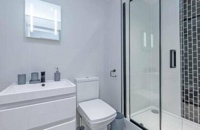 1 Bed apt near Winkley Square