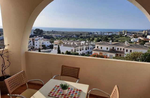 1 BED APT. SEA AND BEACH VIEWS .POOL.5 MIN WALK TO MARINA DE LAGOS.