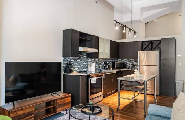 Central 1 Bed + Co-Working Near Stadium & CBD!