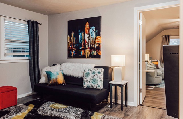 1 Bed/Downtown Apt/Free Parking/Kitchen/Workspace