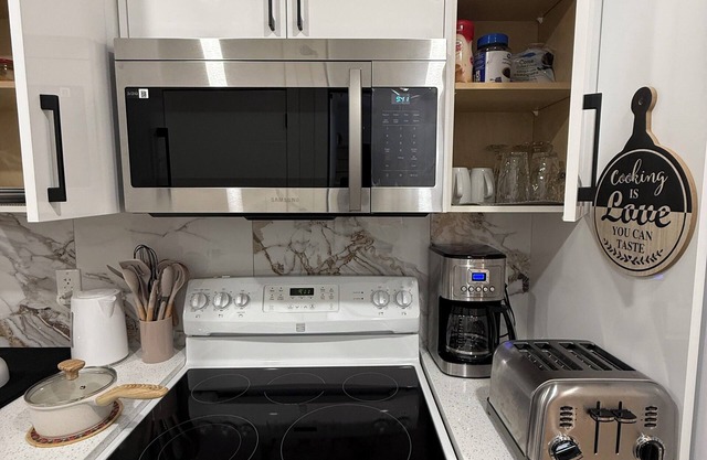 1 Bed En-suite Bath in Calgary near the Airport. Clean & Cozy