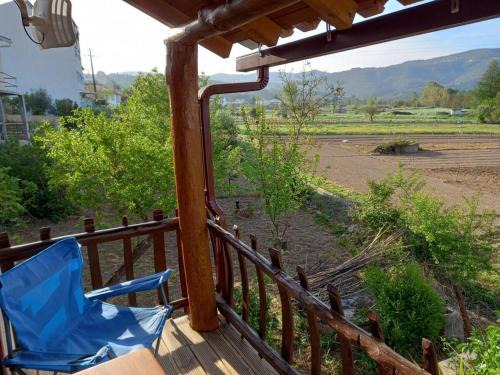1 bed House - Sleeps 4 - Balcony - Mtn View
