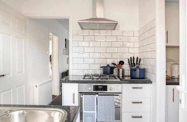 1 Bed-Sleeps 4-Free Parking-30 Min to central Ldn