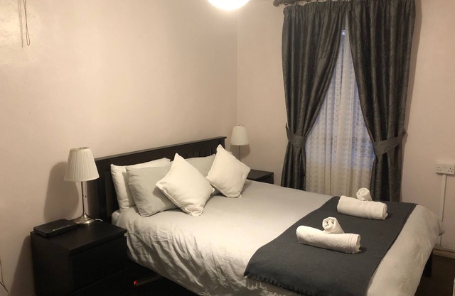 1 Bed-Sleeps 4-Free Parking-15 Min to Putney