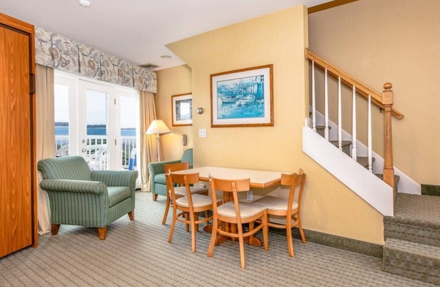 1 Bedroom 1.5 Bath Townhouse, Green Harbor Resort, Canoe Rentals, Sun Umbrellas