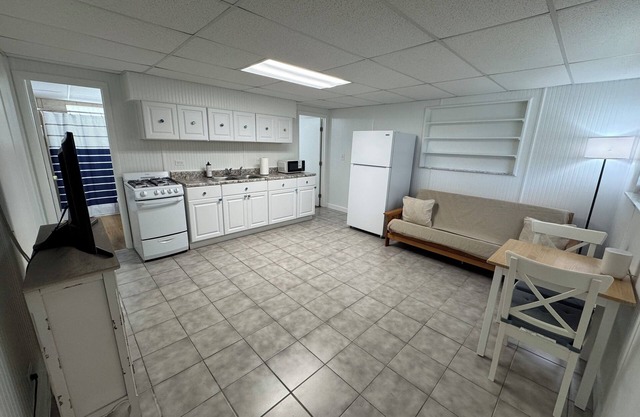 1-bedroom, 1-bath getaway in the scenic Layton, Fl