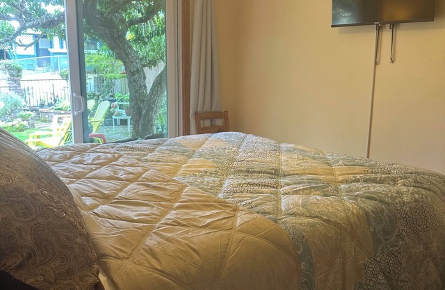 1-Bedroom-2PAX-“Helen’s Garden House”🏡Minutes from airport@Des Moines-Seattle WA
