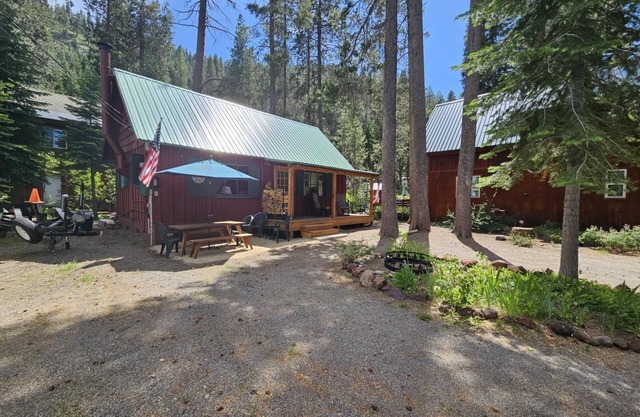1 bedroom and loft, 1 bath, sleeps 4, Donner Lake West End DLR#110