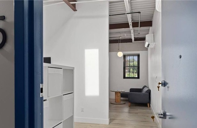 1 Bedroom Apartment 305926 by Houzlet