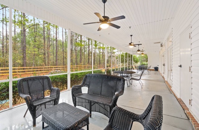 1 Bedroom Apartment at Oak + Fountain! - #16