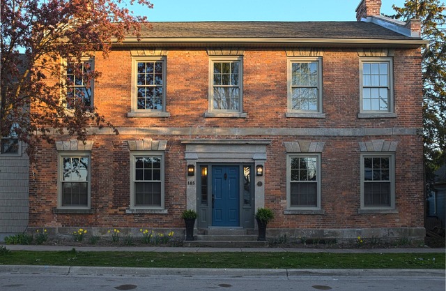 1 Bedroom Apartment in Beautifully Renovated Heritage Home