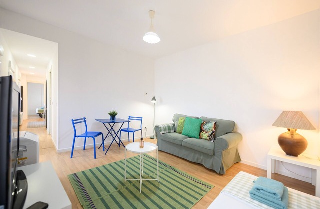 1 Bedroom Apartment in Chamartin-Madrid, Ideal for Couples or Professionals