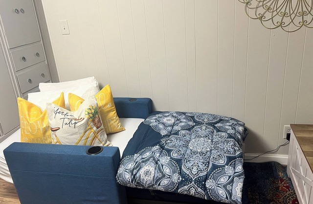 1-bedroom apartment in, Buffalo with AC, WiFi-near Bills Stadium