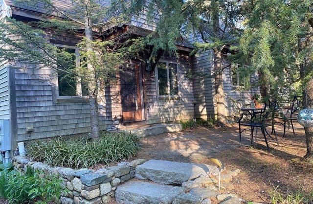 1-bedroom apartment in Falmouth, on bike path, close to beach and town