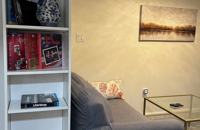 1 bedroom apartment in ground floor very nice and close to everything