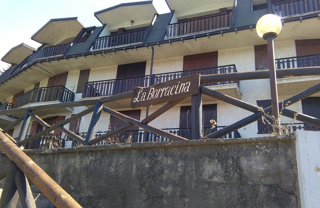 1 bedroom apartment with private parking
