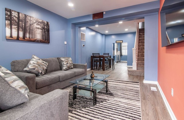 1-bedroom apartment just 8 minutes drive to Oriole Park at Camden Yards