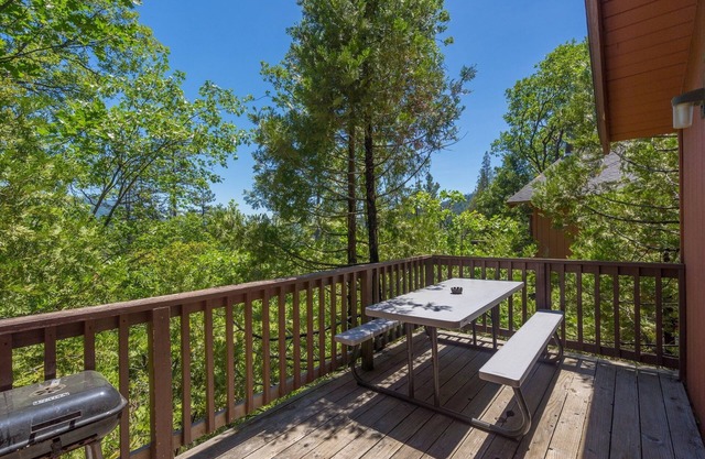 1 Bedroom Cabin at Bass Lake near Yosemite