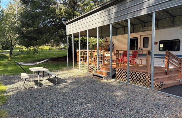 1-bedroom camper trailer minutes from Olympic Peninsula
