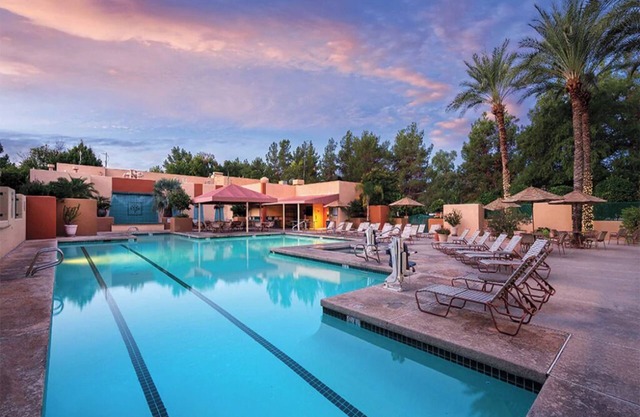 1 Bedroom Condo, Sleeps 4, Kitchenette, on Golf Course, Orange Tree Resort!!