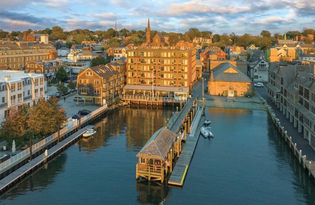 1 Bedroom Condo w/ Kitchen, Sleeps 4, at Inn On The Harbor Resort, Newport!!