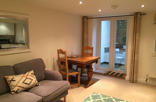 1 Schlafzimmer Innenhof Wohnung, Central Cheltenham