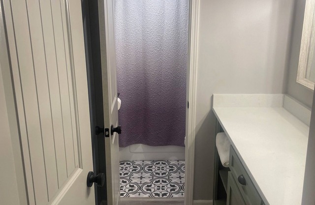 1-bedroom COZY condo in charming Baton Rouge with WiFi, AC 9 miles from LSU