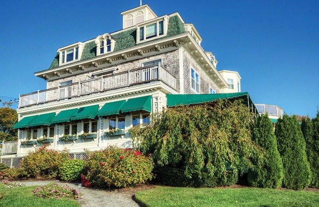 1 Bedroom Deluxe Condo at Newport Bay Voyage Inn Resort!