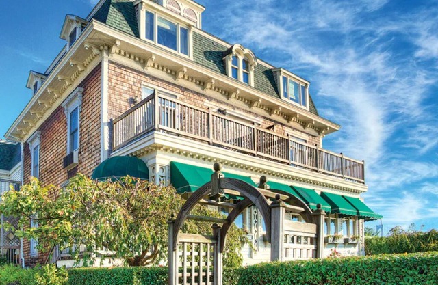 1 Bedroom Deluxe Suite in Newport, Rhode Island!! Voyage Inn!