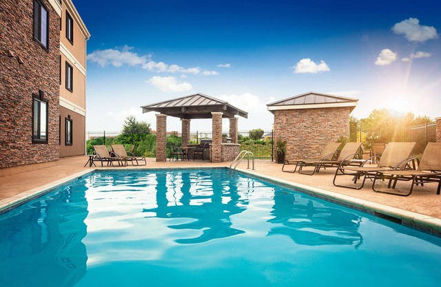 1 Bedroom | Free Wi-Fi + Complimentary Breakfast