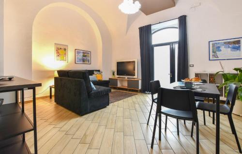 1 Bedroom Gorgeous Home In Catania