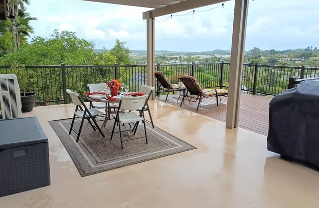 1-bedroom guesthouse with a beautiful view and gorgeous sunsets.