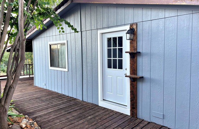 1 Bedroom Home near Lassen Volcanic National Park + Starlink Wi-Fi