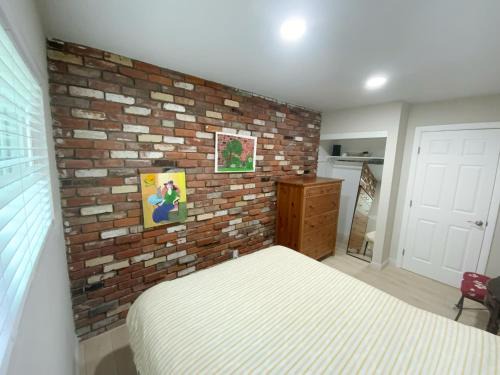 1 bedroom in a quiet neighborhood near the main street - Room C