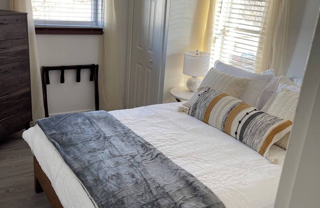 1 Bedroom in Vintage 1930s House, 1 Level