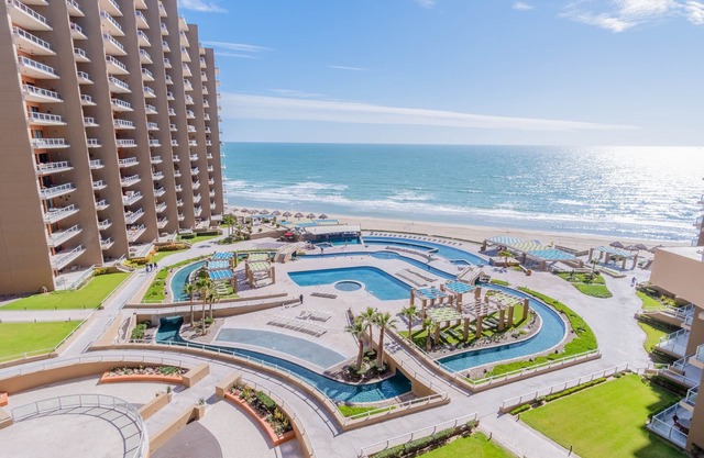 1 Schlafzimmer Martini Time Condo mit Wandbett, Schlafsofa und herrlichem Blick auf den Strand!