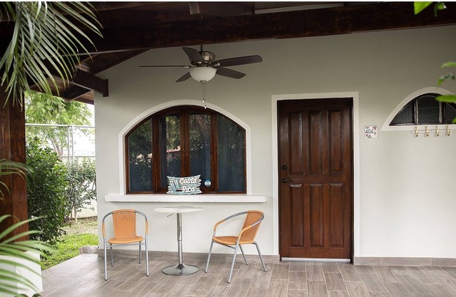 Updated Tiny House Just Minutes to Famous Flamingo Beach