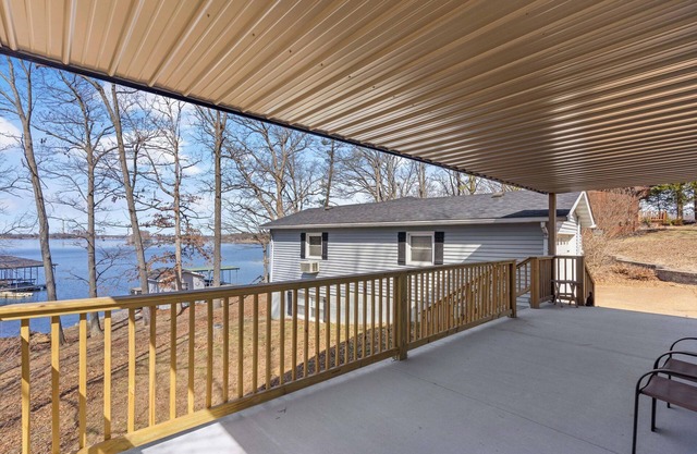 1 Bedroom Pet Friendly Guest House at Sunset Family Lake House with dock access
