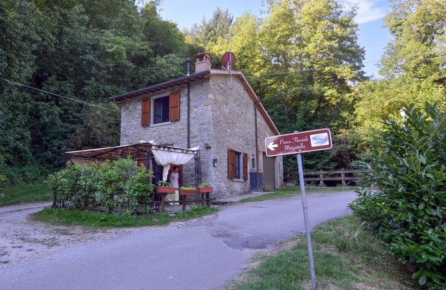 Haustierfreundliches Haus mit 1 Schlafzimmer in Ortignano Raggiolo