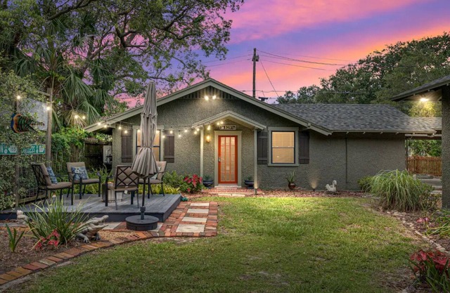 One Bedroom one bath bungalow in the Lake Morton Historic District on Success.