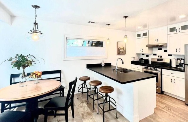 1 Bedroom Single family L-558784 by Houzlet