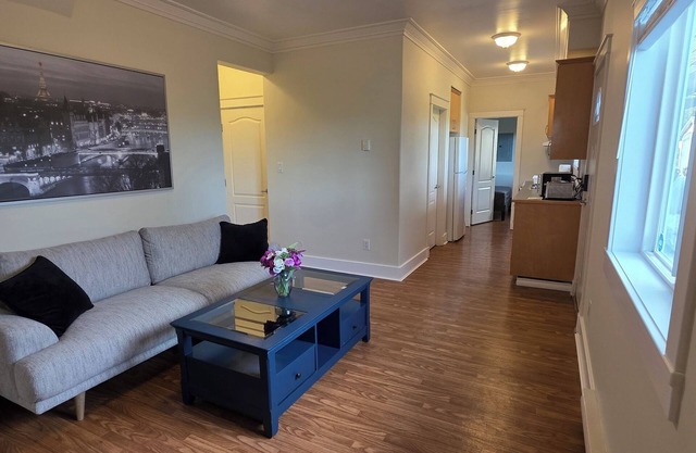 1 bedroom suit in Langford Victoria. Great view and privacy.
