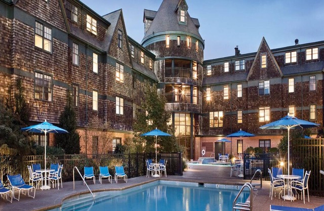 1 Bedroom Suite, Sleeps 4, w/ Kitchenette at Inn at Long Wharf, Newport!!