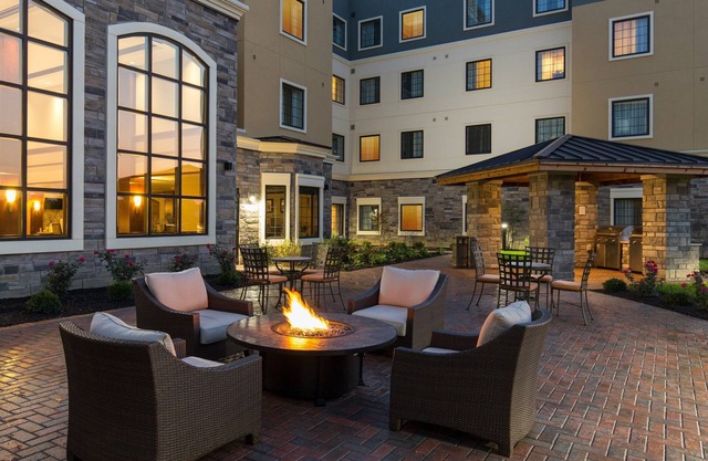 1 Bedroom Suite | WFH-friendly + Pool + BBQ Grills
